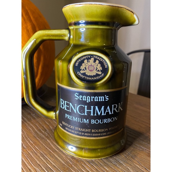 Seagram’s Benchmark Pitcher - Ceramic - - Picture 3 of 4